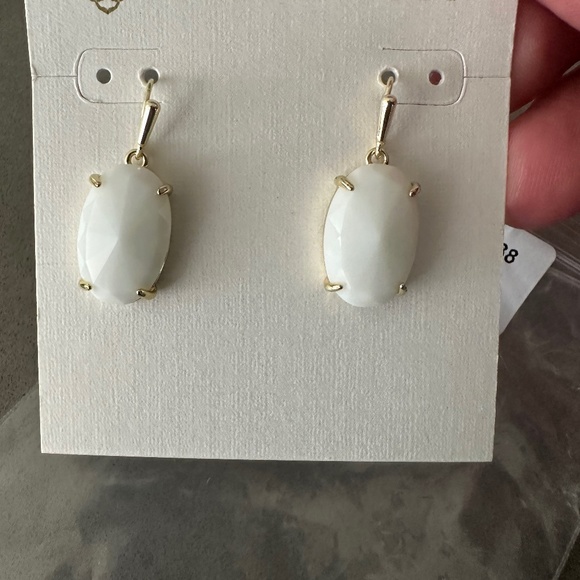 Kendra Scott Pippa Earrings - Gold White - brand new with tags - Picture 2 of 6